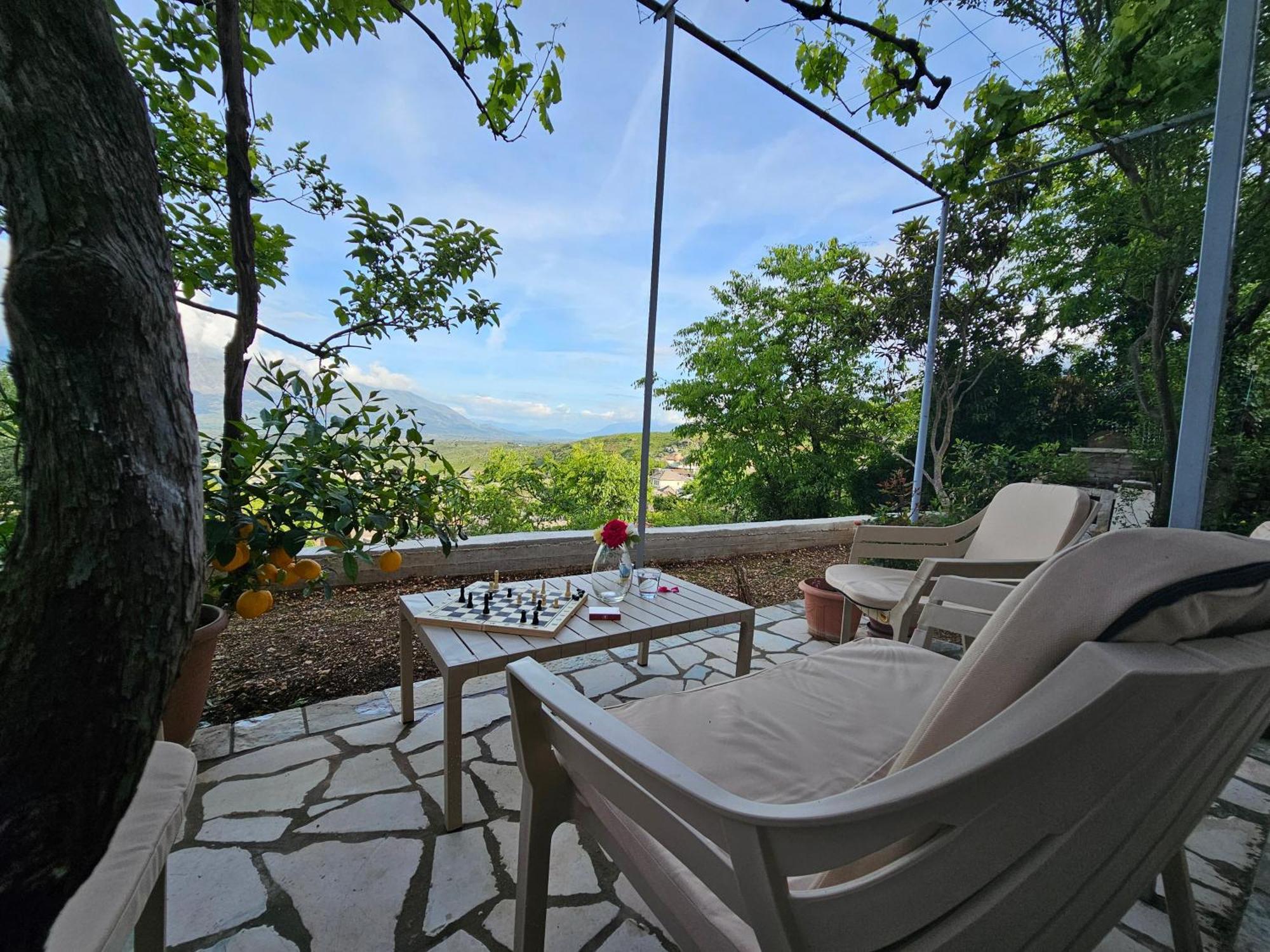 Lemon Garden Apartment-Hot Tub Jacuzzi Gjirokastër Exterior foto