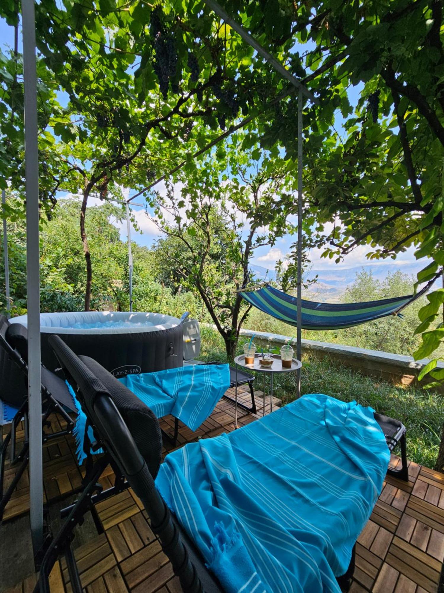 Lemon Garden Apartment-Hot Tub Jacuzzi Gjirokastër Exterior foto